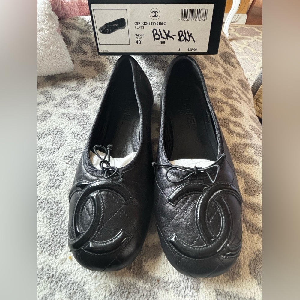 Chanel Chambon Flats like new in box size 40